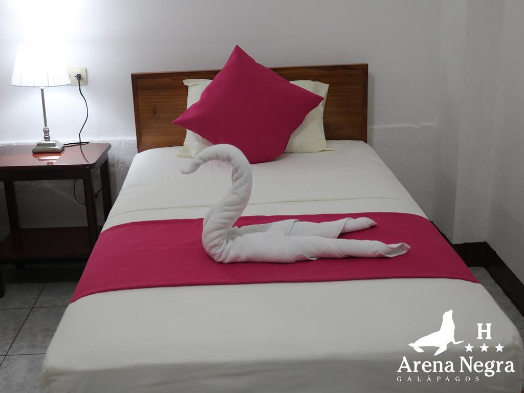 Hostal Arena Negra Puerto Ayora  Buitenkant foto
