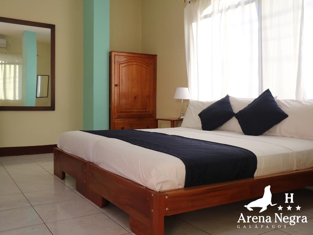 Hostal Arena Negra Puerto Ayora  Buitenkant foto