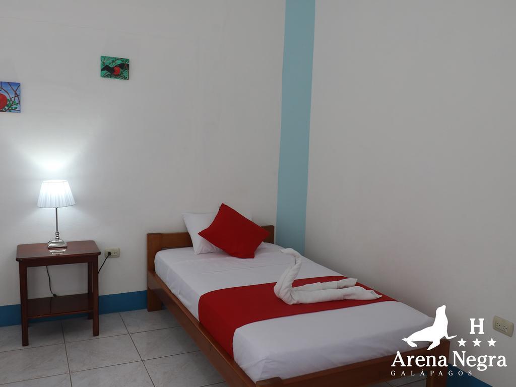 Hostal Arena Negra Puerto Ayora  Buitenkant foto