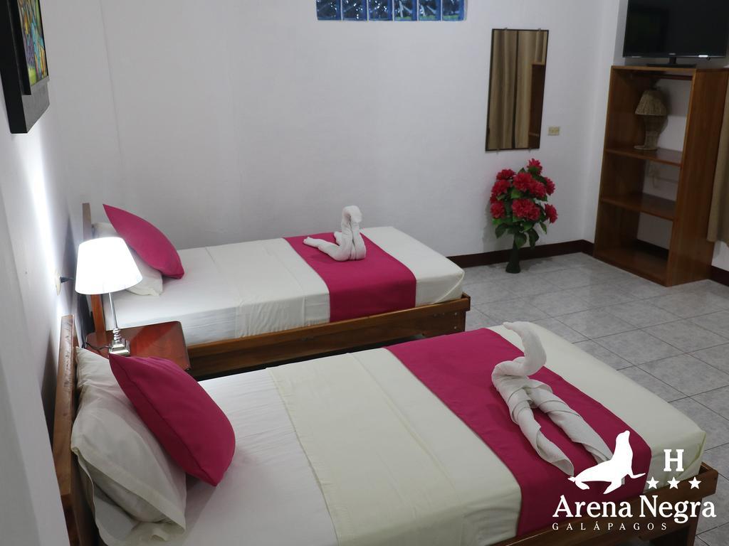 Hostal Arena Negra Puerto Ayora  Buitenkant foto