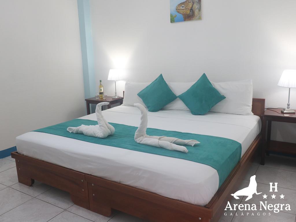 Hostal Arena Negra Puerto Ayora  Buitenkant foto