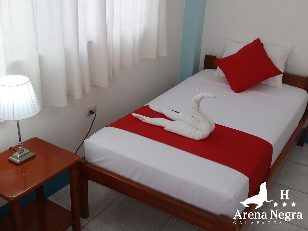 Hostal Arena Negra Puerto Ayora  Buitenkant foto
