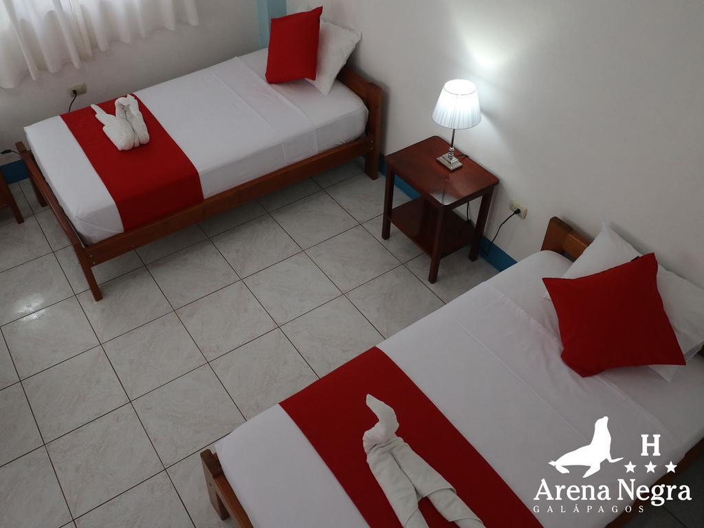 Hostal Arena Negra Puerto Ayora  Buitenkant foto