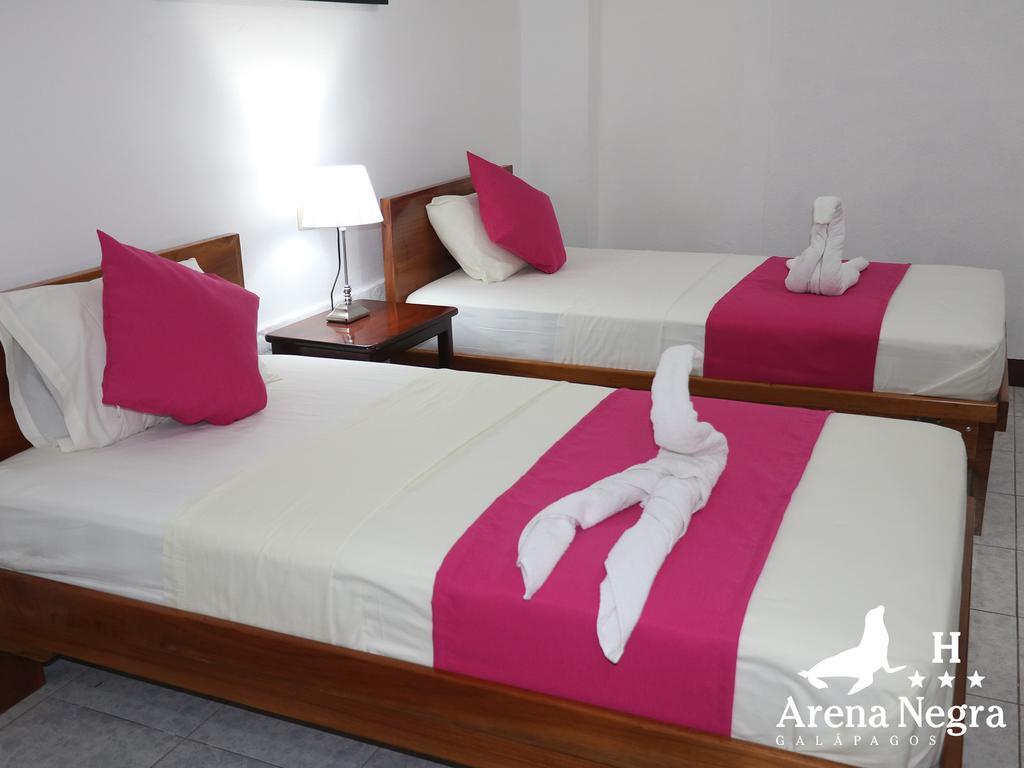 Hostal Arena Negra Puerto Ayora  Buitenkant foto