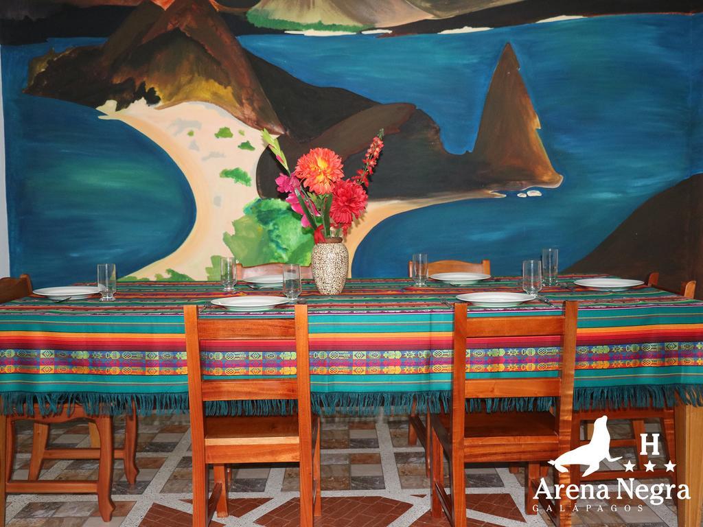 Hostal Arena Negra Puerto Ayora  Buitenkant foto