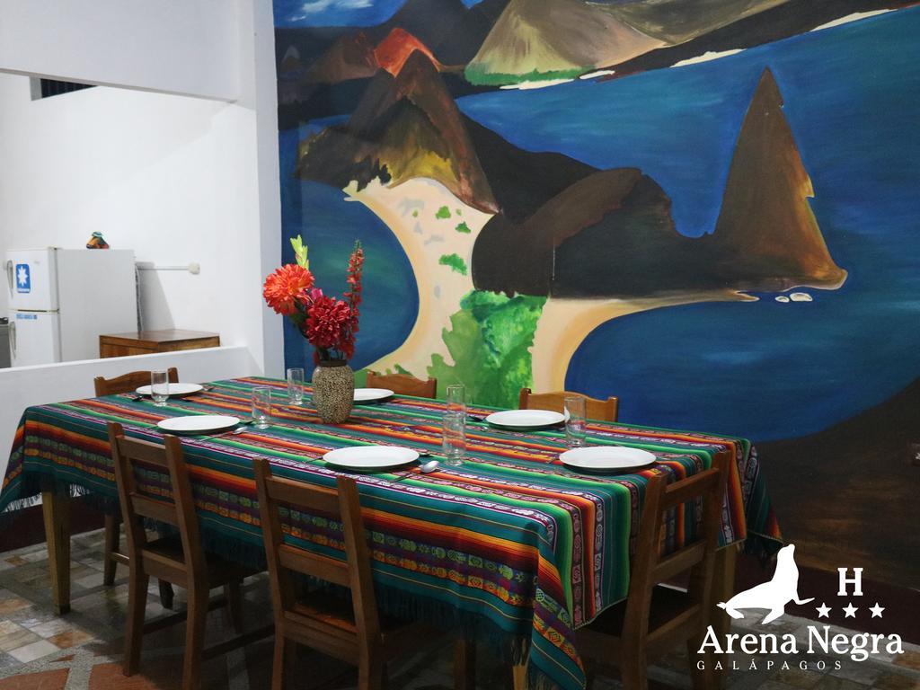 Hostal Arena Negra Puerto Ayora  Buitenkant foto