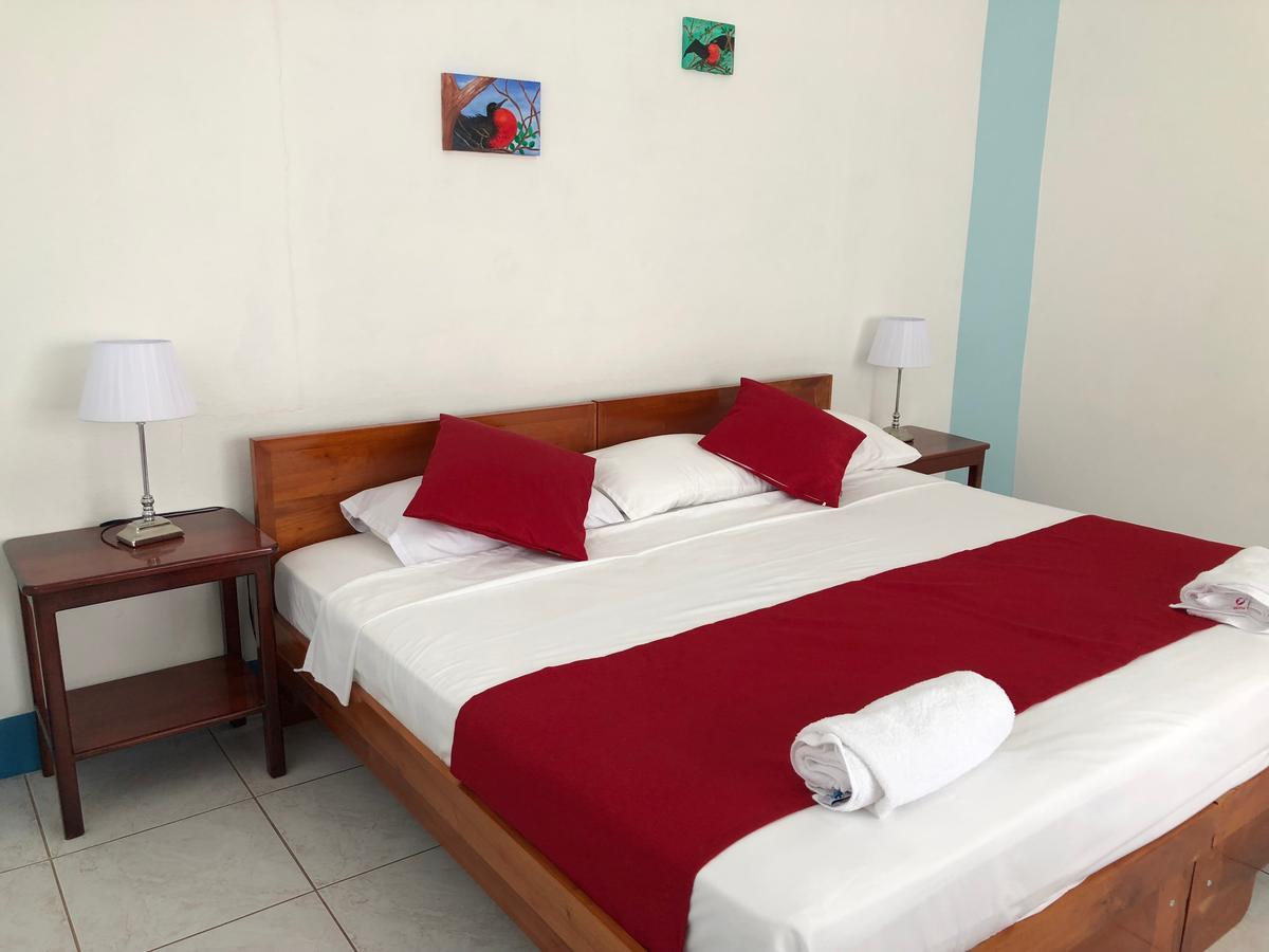 Hostal Arena Negra Puerto Ayora  Buitenkant foto