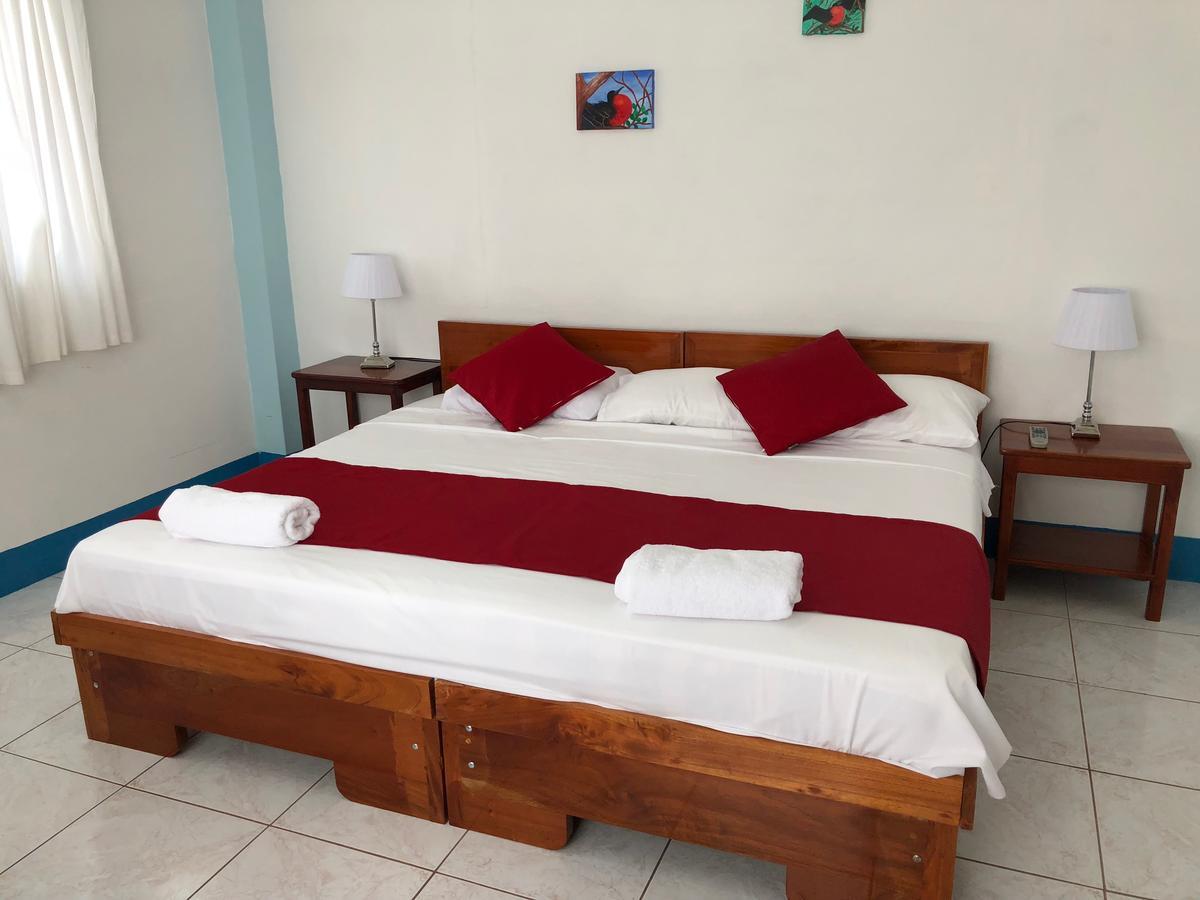 Hostal Arena Negra Puerto Ayora  Buitenkant foto