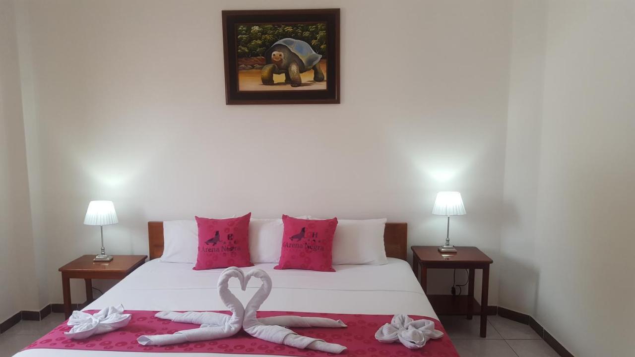Hostal Arena Negra Puerto Ayora  Buitenkant foto
