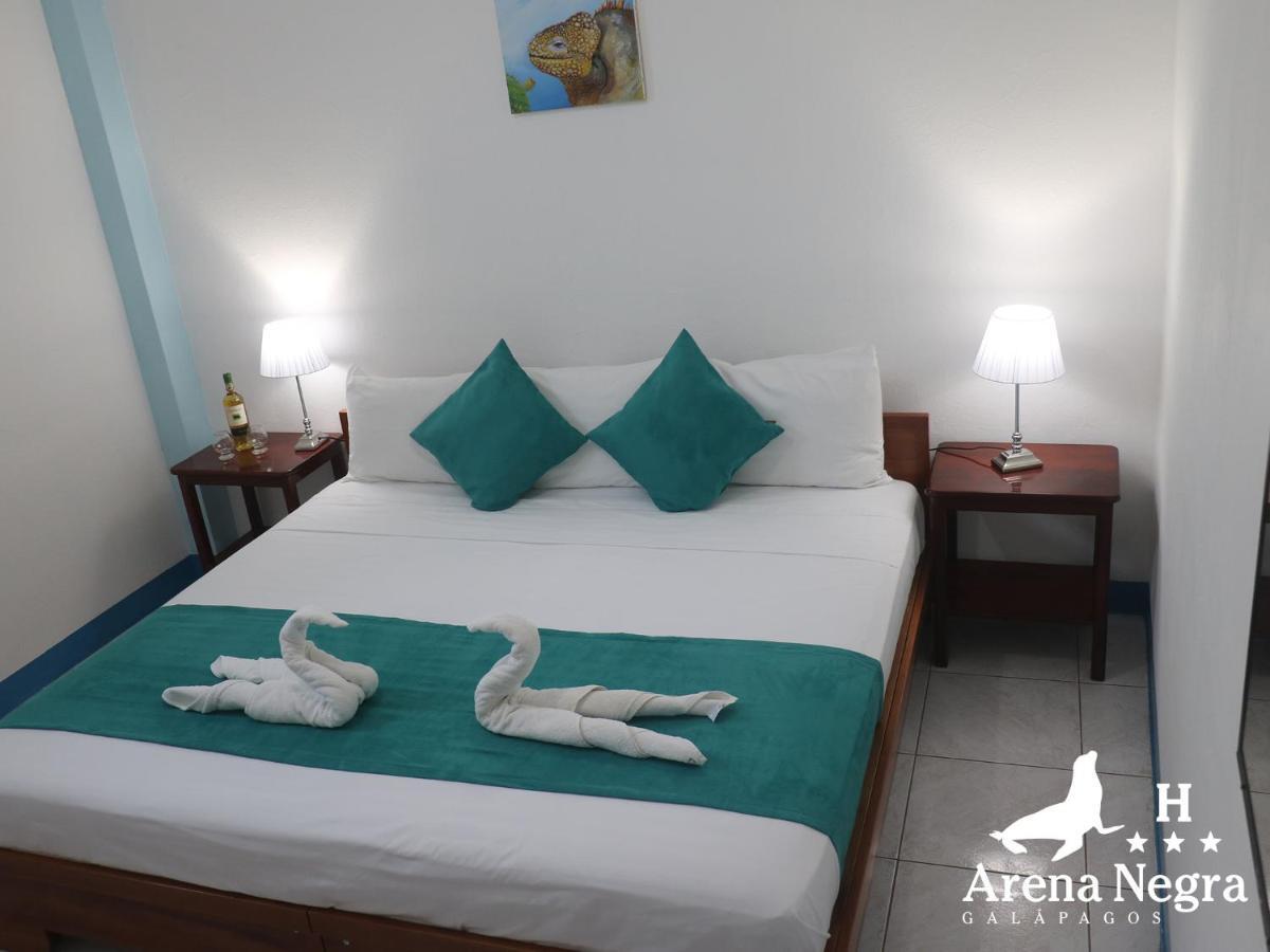 Hostal Arena Negra Puerto Ayora  Buitenkant foto